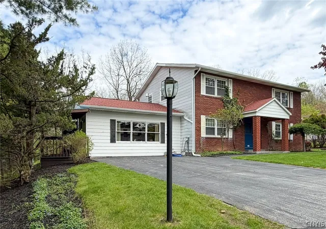 Homes for sale in New Hartford, NY | 5 Chestnut Rd, New Hartford, NY 13413 | MLS# S1681898