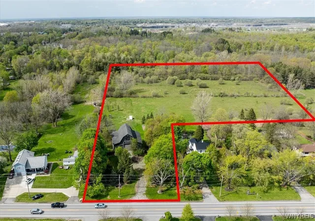 2nd image of 242 Pleasant View Dr, Lancaster, NY 14086 | MLS# B1681858