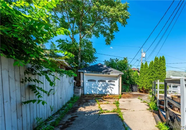 2nd image of 40 Niagara Falls Blvd, Buffalo, NY 14214 | MLS# B1677210