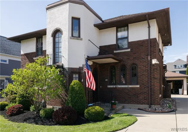 2nd image of 942 Harrison Ave, Niagara Falls, NY 14305 | MLS# B1681792