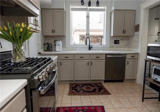 4th image of 942 Harrison Ave, Niagara Falls, NY 14305 | MLS# B1681792