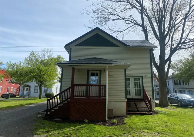Homes for sale in Palmyra, NY | 409 Canal St, Palmyra, NY 14522 | MLS# R1681140