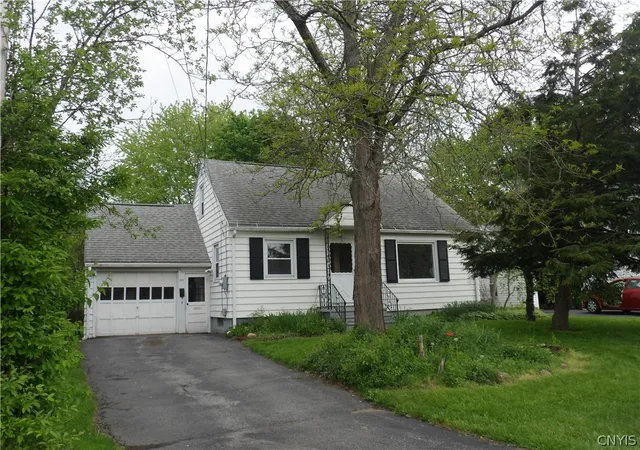1st image of 101 Chestnut Hill Dr, Salina, NY 13088 | MLS# S1681707