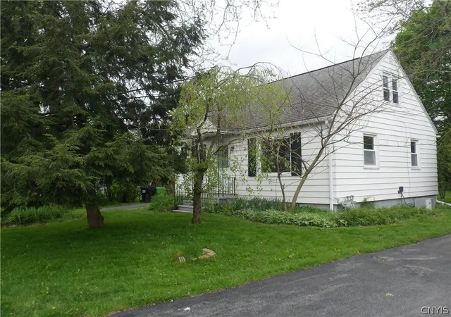 2nd image of 101 Chestnut Hill Dr, Salina, NY 13088 | MLS# S1681707