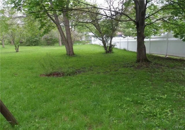5th image of 101 Chestnut Hill Dr, Salina, NY 13088 | MLS# S1681707