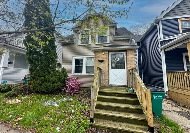 2nd image of 32 Custer St, Buffalo, NY 14214 | MLS# B1681150