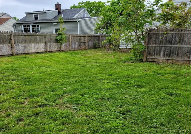 Homes for sale in Syracuse, NY | 207 Brooklea Dr, Syracuse, NY 13207 | MLS# S1681554