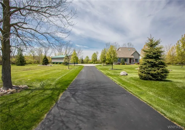 Homes for sale in Cambria, NY | 4444 Cambria Wilson Rd, Cambria, NY 14094 | MLS# B1682034