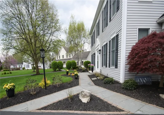 3rd image of 38 Farm Field Ln Ln, Pittsford, NY 14534 | MLS# R1682026