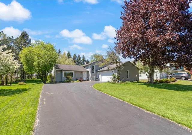 Homes for sale in Perinton, NY | 9 Falling Brook Rd, Perinton, NY 14450 | MLS# R1681661