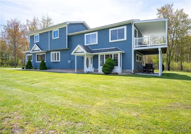 1st image of 565 Laurel St, Angola, NY 14006 | MLS# B1680907