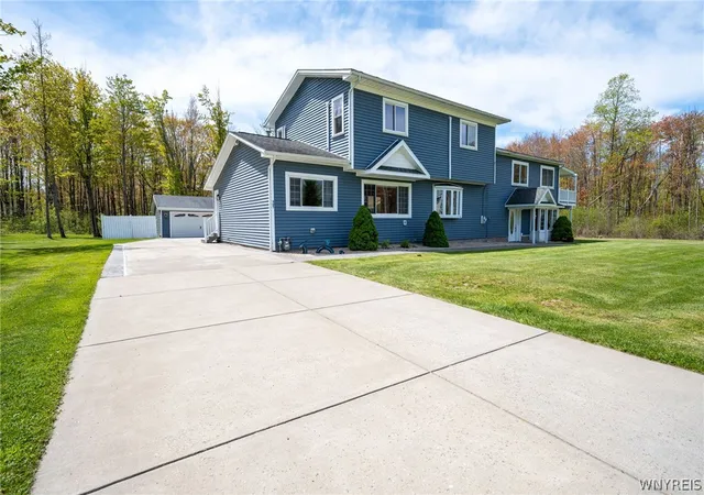 2nd image of 565 Laurel St, Angola, NY 14006 | MLS# B1680907