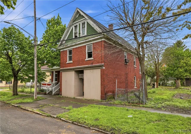 Homes for sale in Niagara Falls, NY | 1773 Falls St, Niagara Falls, NY 14303 | MLS# B1682100