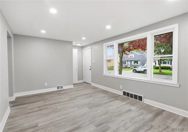 Photo 4 of Sale Pending at 18 Princess Dr, Buffalo, NY 14225 | MLS# B1681192 | Listing updated on 2026-06-20