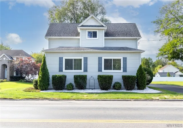 2nd image of 2454 Niagara Rd, Wheatfield, NY 14304 | MLS# B1681899