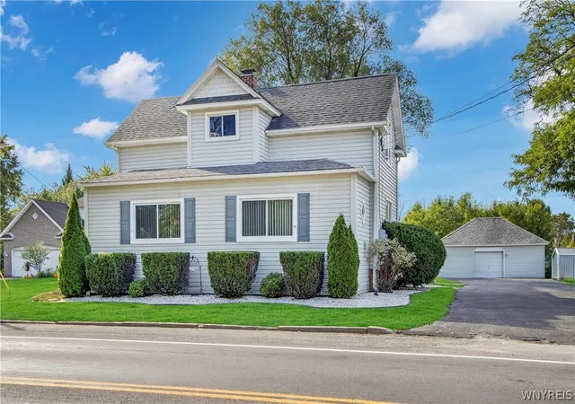 3rd image of 2454 Niagara Rd, Wheatfield, NY 14304 | MLS# B1681899