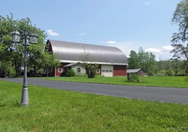 Photo 4 of Single family home for sale at 639 County Line Rd, Alden, NY 14004 | MLS# B1682123 | Listing updated on 2026-07-25