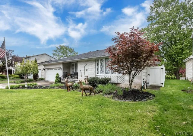 Homes for sale in Amherst, NY | 1075 Dodge Rd, Amherst, NY 14068 | MLS# B1682008