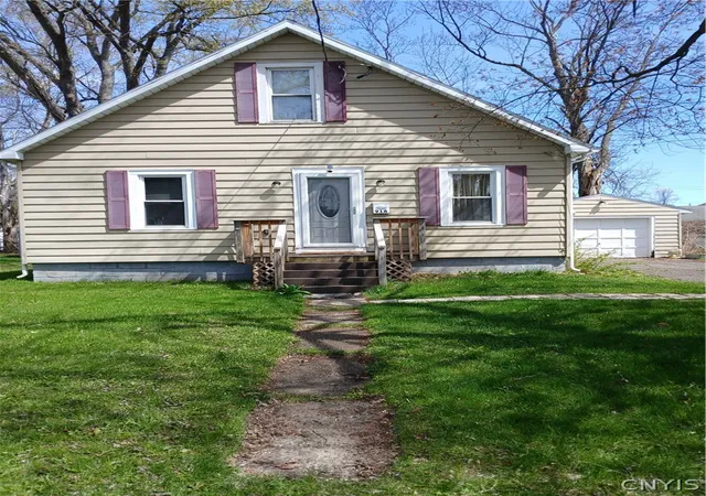 Photo 3 of Single family home for sale at 916 Elwood St, Rome, NY 13440 | MLS# S1682122 | Listing updated on 2026-07-21