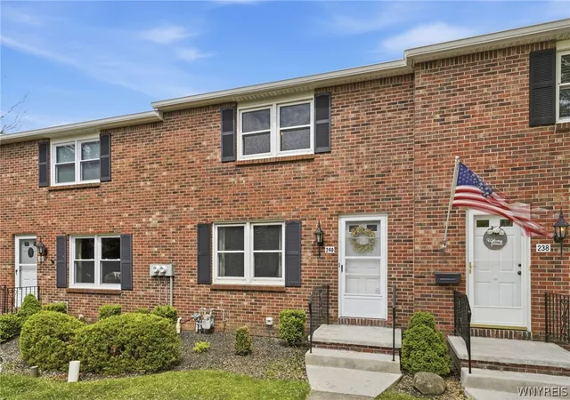Homes for sale in West Seneca, NY | 240 Wimbledon Ct, West Seneca, NY 14224 | MLS# B1681913