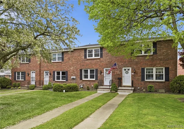 Homes for sale in West Seneca, NY | 240 Wimbledon Ct, West Seneca, NY 14224 | MLS# B1681913