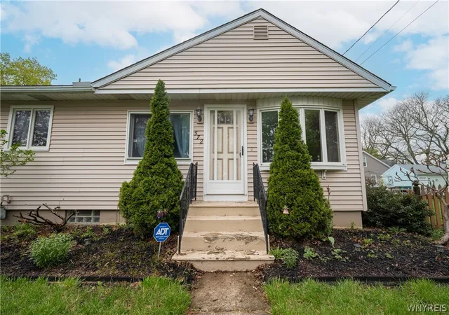 4th image of 572 Gilmore Ave, North Tonawanda, NY 14120 | MLS# B1681890