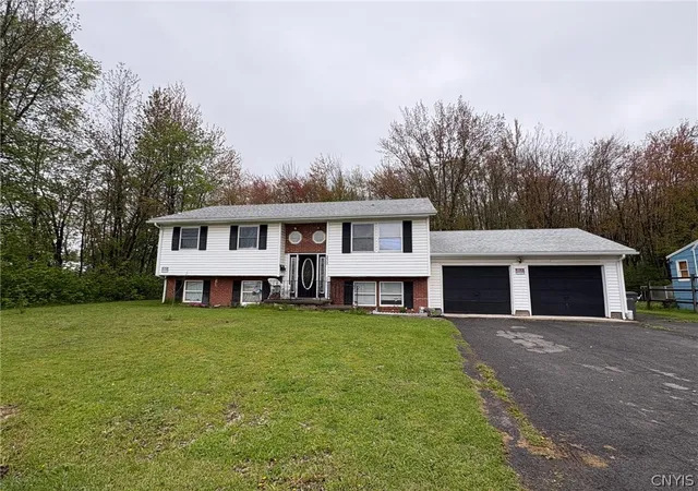 Photo 2 of Single family home for sale at 301 N Levitt St, Rome, NY 13440 | MLS# S1682196 | Listing updated on 2026-07-14