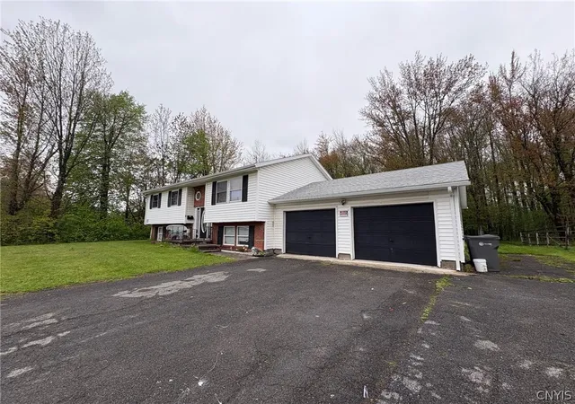 Photo 3 of Single family home for sale at 301 N Levitt St, Rome, NY 13440 | MLS# S1682196 | Listing updated on 2026-07-14