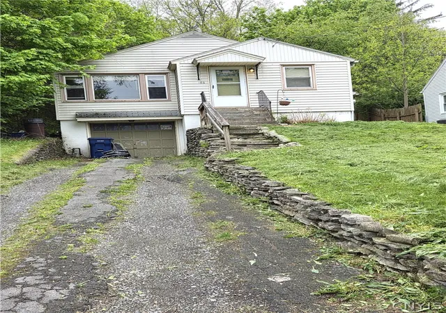 Homes for sale in Syracuse, NY | 184 Hopper Rd, Syracuse, NY 13207 | MLS# S1682250