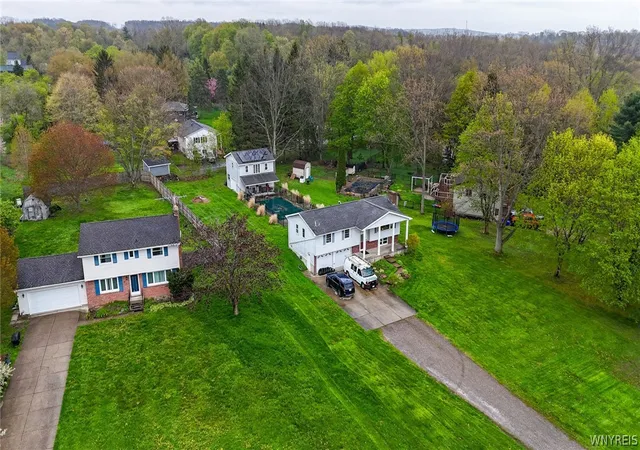 3rd image of 3515 Winchester Dr, Marilla, NY 14052 | MLS# B1682095