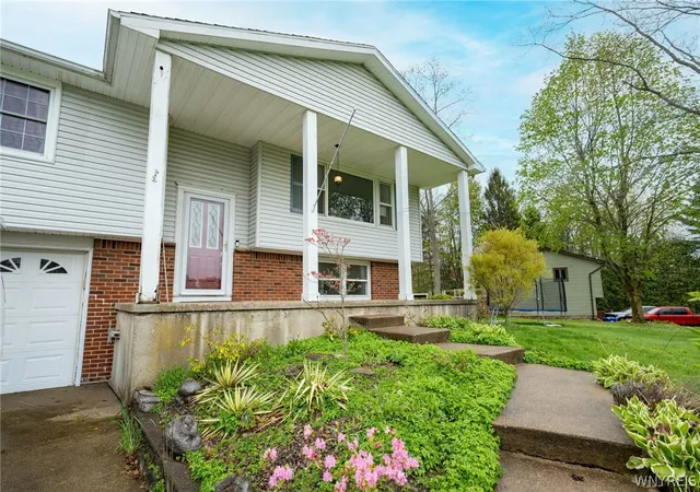 5th image of 3515 Winchester Dr, Marilla, NY 14052 | MLS# B1682095