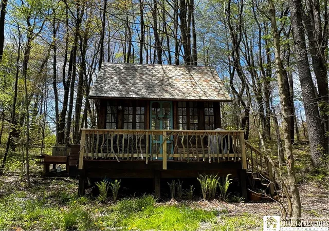 3rd image of 4442 Parker Rd, Westfield, NY 14787 | MLS# R1682234