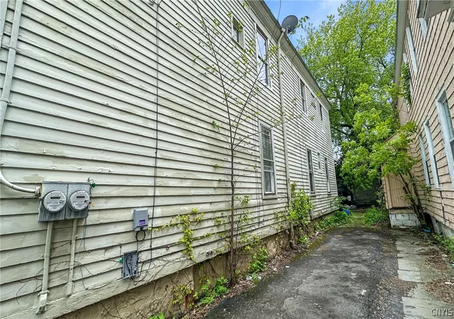 Homes for sale in Utica, NY | 807 Mcvean St, Utica, NY 13502 | MLS# S1682338