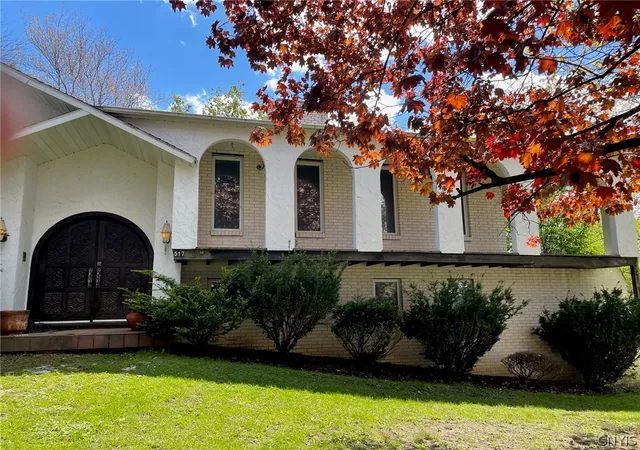 2nd image of 517 Hatherleigh Dr, Syracuse, NY 13209 | MLS# S1680403
