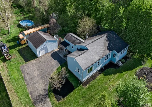 3rd image of 5565 Ridge Rd, Newfane, NY 14094 | MLS# B1682226