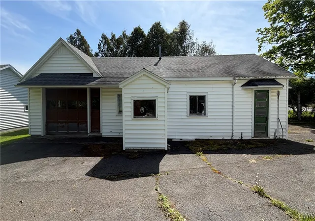 Photo 3 of Sale Pending at 6995 Coleman Mills Rd, Rome, NY 13440 | MLS# S1682299 | Listing updated on 2026-05-26