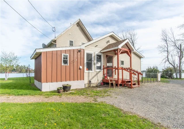 Photo 4 of Single family home for sale at 45586 Lois Ln, Wellesley Island, NY 13640 | MLS# S1681172 | Listing updated on 2026-07-22