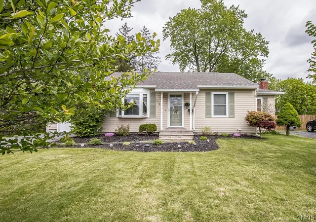 Homes for sale in De Witt, NY | 316 Washburn Dr, De Witt, NY 13057 | MLS# S1680942