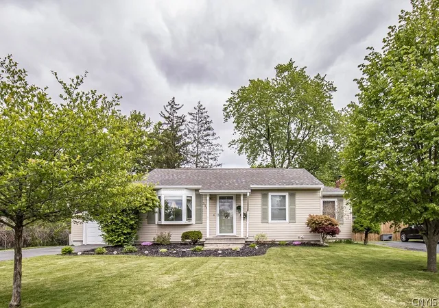 Homes for sale in De Witt, NY | 316 Washburn Dr, De Witt, NY 13057 | MLS# S1680942