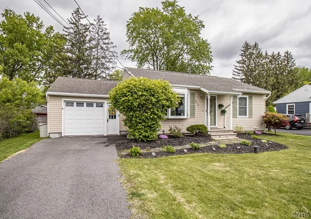 Homes for sale in De Witt, NY | 316 Washburn Dr, De Witt, NY 13057 | MLS# S1680942