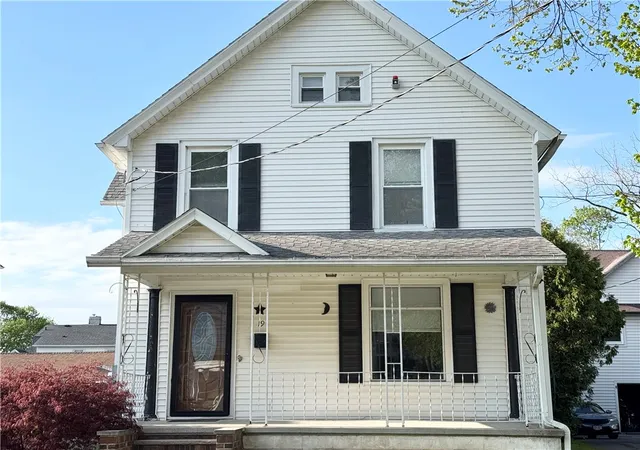 Photo 3 of Single family home for sale at 19 Cady St, Auburn, NY 13021 | MLS# R1681048 | Listing updated on 2026-08-01