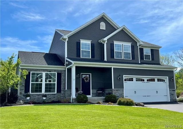 1st image of 11 Airmont Dr, Orchard Park, NY 14127 | MLS# B1673869