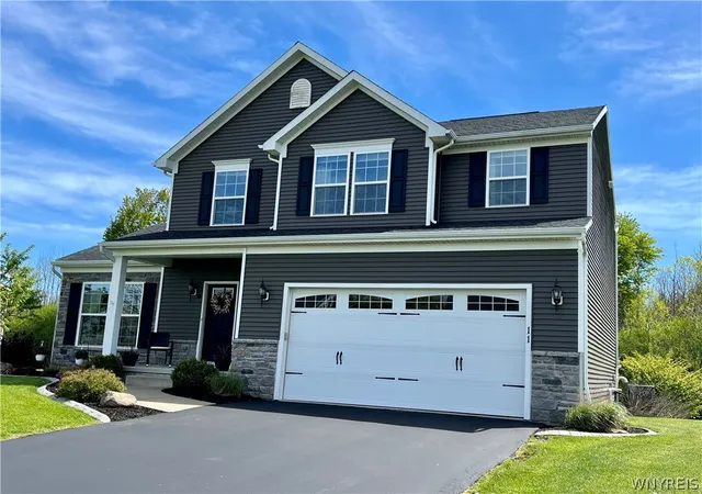 2nd image of 11 Airmont Dr, Orchard Park, NY 14127 | MLS# B1673869