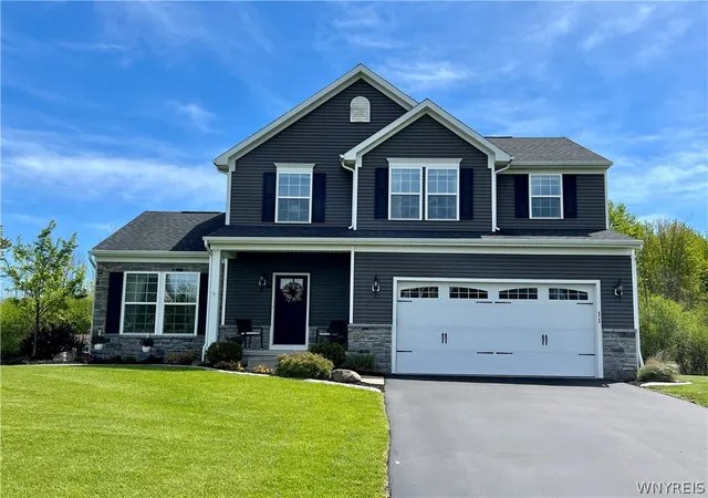 3rd image of 11 Airmont Dr, Orchard Park, NY 14127 | MLS# B1673869