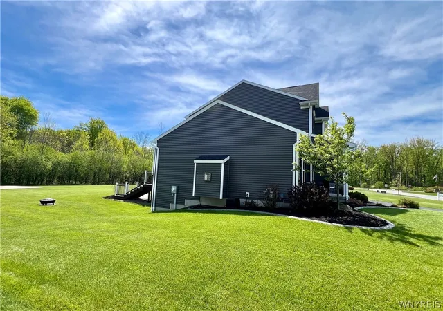 4th image of 11 Airmont Dr, Orchard Park, NY 14127 | MLS# B1673869