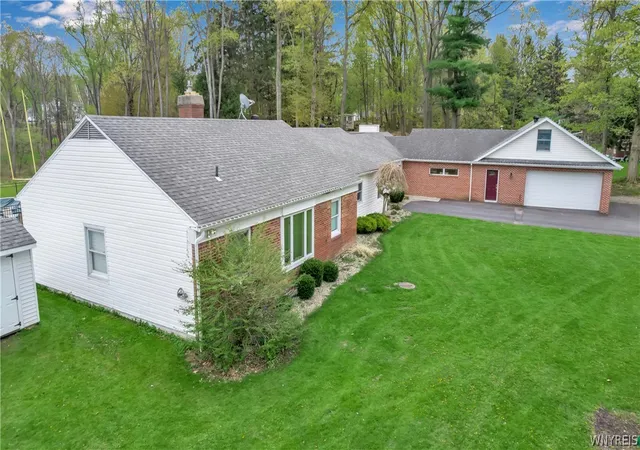 Homes for sale in East Aurora, NY | 280 Pine St, East Aurora, NY 14052 | MLS# B1682332