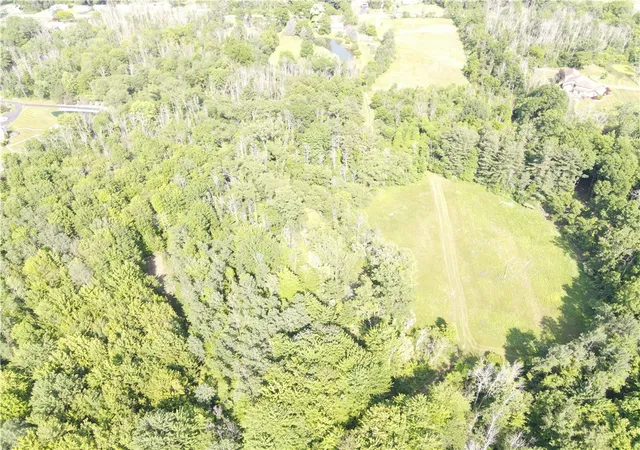 3rd image of 1453 Manitou Rd, Parma, NY 14468 | MLS# R1682531