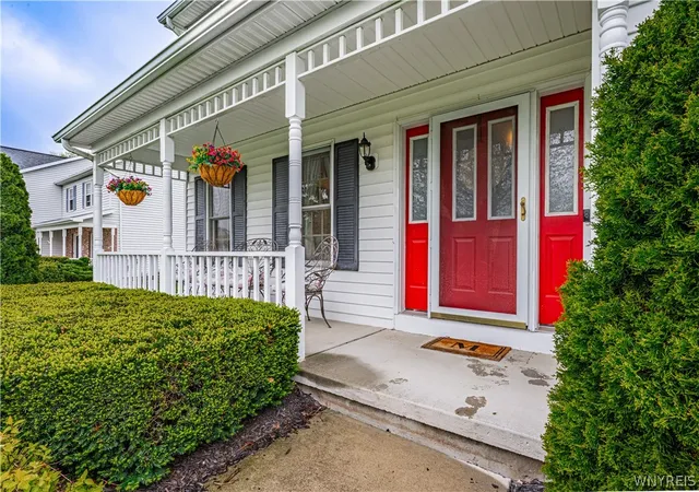 3rd image of 5504 Hallmark Ln, Lockport Town, NY 14094 | MLS# B1682236