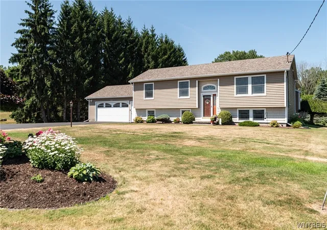 Homes for sale in Oakfield, NY | 7412 S Pearl Rd, Oakfield, NY 14125 | MLS# B1682183