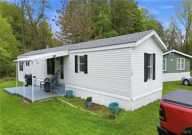 Homes for sale in Little Falls, NY | 138 Sunset Cir, Little Falls, NY 13365 | MLS# S1682561